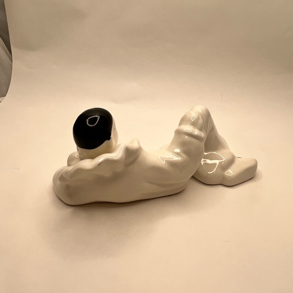 Vintage Harlequin Pierrot Clown Mime Figurine Laying Down Porcelain Ceramic 9” - Picture 4 of 9